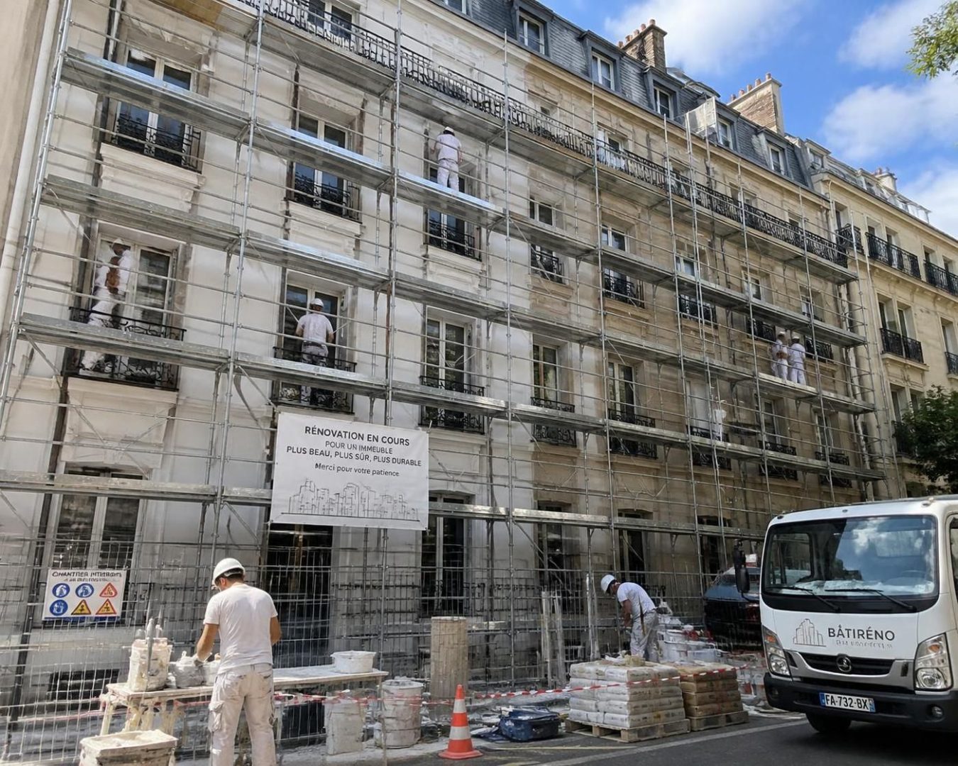 découvrez les différences clés entre rénovation partielle et rénovation complète en copropriété, pour mieux gérer vos travaux et optimiser votre investissement immobilier.